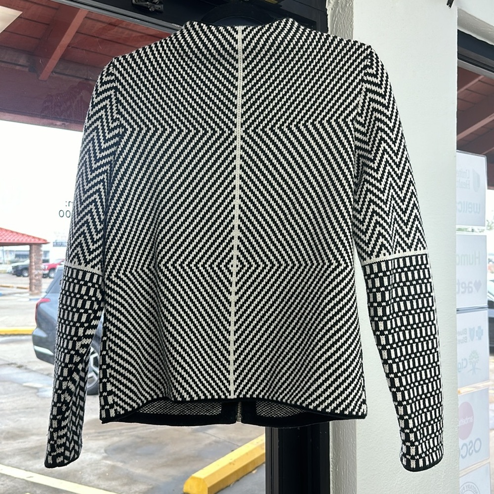 Banana Republic Sweater Cardigan Black & White LP